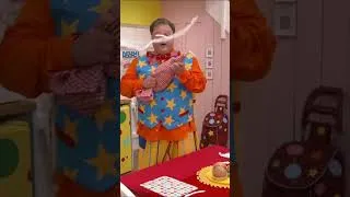 Thumbnail: Mr Tumble makes a mess! #mrtumble #somethingspecial #makaton #ythsorts