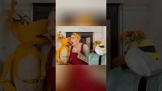 Thumbnail: Kids’ music with a funky little buzz 🐝🎶 | Buzzy Bee Knows #Shorts