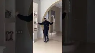 Thumbnail: Behind the scenes