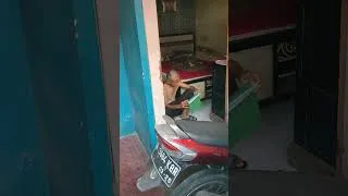 Thumbnail: tidak mungkin bapaknya tidak dengar kecuali jika memang ia benar-benar tuli 😊