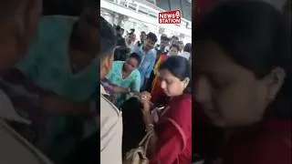 Thumbnail: मुंबई AC लोकल ट्रेन में तकनीकी खराबी, मुलुंड स्टेशन पर तीन यात्रियों की तबीयत बिगड़ी