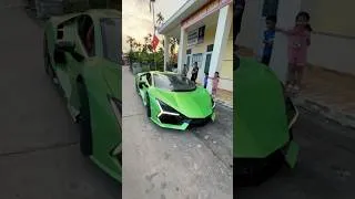 Thumbnail: Does anyone know what kind of car this is?