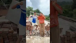 Thumbnail: Mumma Ye Darwaja Mat Kholna 😱 #shorts #ytshorts #viralvideo #lion