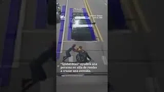 Thumbnail: “Spider-Man” Ayuda a una Persona en Silla de Ruedas a Cruzar la Calle