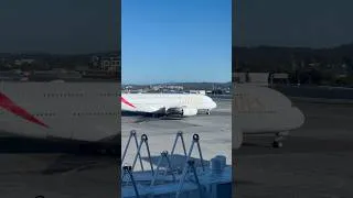 Thumbnail: Emirates a380 in San Francisco International Airport