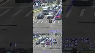 Thumbnail: ‘Spiderman’ ayuda a hombre en silla de ruedas a cruzar calle | Noticias Telemundo
