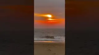 Thumbnail: 4 Seconds Of Peace - Sunrise along beach with natural sound #shorts #beachsunrise