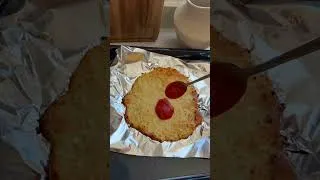 Thumbnail: viral Hailey Bieber cottage cheese pizza 🍕
