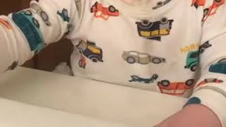 Thumbnail: Mom with toddler tries to take a bath 🛀