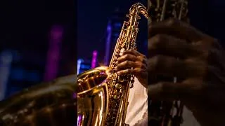 Thumbnail: 夜の街のムーディー・サックス🎷 Neon Nights Jazz #shorts #saxophone