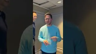 Thumbnail: Tom Hiddleston: Happy Sad Confused podcast with Josh Horowitz - teaser (2023.11.15)