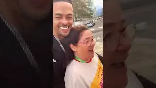 Thumbnail: Levando a avó de 73 anos para andar de patinete pela primeira vez ❤