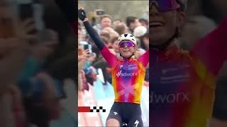Thumbnail: Demi Vollering's Super Sprint is Breathtaking #shorts