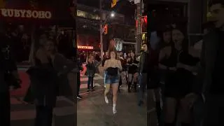 Thumbnail: Girl doing Backflip