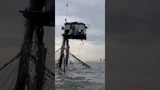 Thumbnail: 99% of people wouldn't dare do this job.
