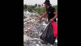 Thumbnail: 🤣😂Found A lots Of Abandoned Smartphone From Landfill ! #shorts #short