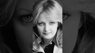 Thumbnail: Bonnie Tyler - You Make Me Feel Like A Natural Woman (Tribute PhotoVideo)
