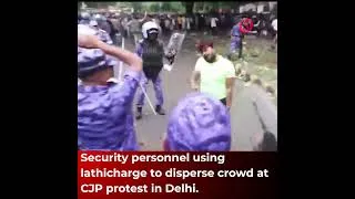 Thumbnail: Security personnel using lathicharge to disperse crowd at CJP protest in Delhi.