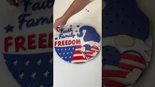 Thumbnail: Patriotic Door Round