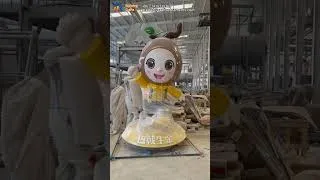 Thumbnail: Life-size fiberglass sculptures completely outshine other similar decorative elements.