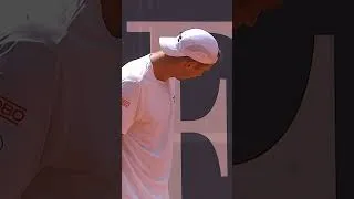Thumbnail: Wespenangriff auf Jan-Lennard Struff! Zum Glück konnte der Deutsche die Attacke abwehren. 😅🐝