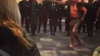 Thumbnail: Sheryl Crow & Melissa Etheridge greeted by Maori people in Wellington, NZ