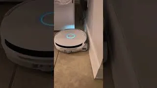 Thumbnail: Narwal Flow 2 Pure White Robot Vacuum