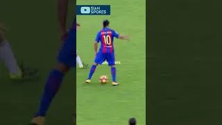 Thumbnail: ZAGUEIRO TA PROCURANDO RONALDINHO GAÚCHO ATÉ AGORA, MESMO APOSENTADO NÃO PERDEU SUA MAGIA #shorts