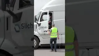 Thumbnail: Shoutout to the Drivers! #truckingjobs #allnewvolvovnl #shorts