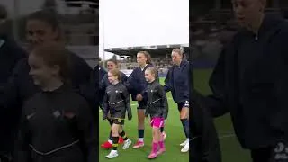 Thumbnail: Alexia Putellas leads London City Lionesses out as the WSL returns! 🤩