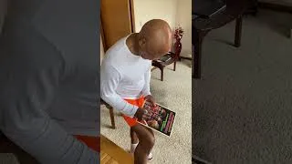 Thumbnail: Ben Cowins signs autographs for The SI KING  4-1-26