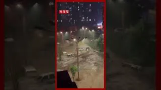 Thumbnail: চীনে বন্যার পানির তোড়ে ভেসে যাচ্ছে যানবাহন #floodnews #china #internationalnews #somoytv
