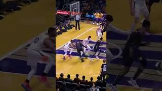 Thumbnail: Lebron James Throws Down A Massive Dunk! 😤
