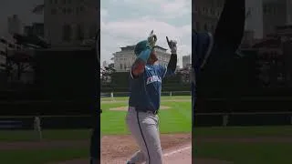 Thumbnail: Salvador Perez Passes George Brett with 318th Home Run and Becomes Royals All Time Home Runs Leader!