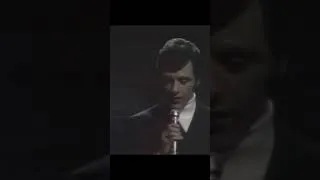 Thumbnail: Frankie Valli 🎵 Can't Take My Eyes Off You #live
