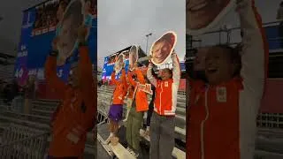 Thumbnail: Onze roeiers 🚣 supporten de hockeyers 🏑 #teamnl #worldcup #hockey #rowing #amsterdam #support #fan