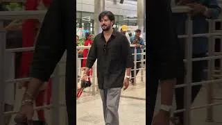 Thumbnail: హైదరాబాద్‌లో అడుగుపెట్టిన దుల్కర్ సల్మాన్ 🖤 | #DulquerSalmaan | #ImGame | #SriSri | #Shorts | TFN
