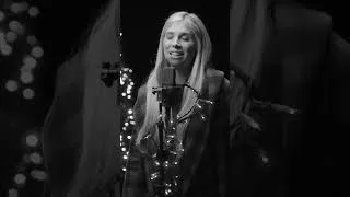 Thumbnail: Sing you to sleep into your Christmas dream 🎄❄️🎅  | Christina Perri 'Christmas Dream' LIVE | #shorts