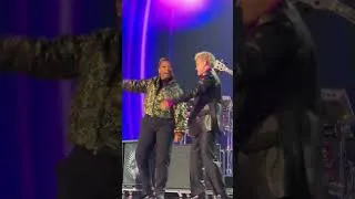 Thumbnail: @BillyIdol rockin' out at the #AMAs with @QueenLatifah Say less 🎸