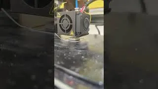 Thumbnail: 3D printer in action