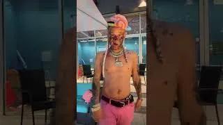 Thumbnail: Amazon chain wit no shirt on😎💃🏾