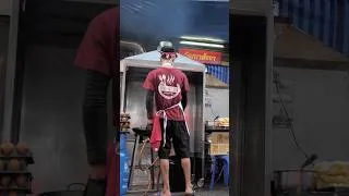 Thumbnail: 국물이 진득해! 진짜 태국 맛! 현지인 줄 서는 쫀득한 랏나 국수 / Rad Na Noodle | Thailand Street Food