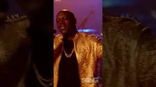 Thumbnail: The iconic single, "Don't Matter" by Akon became his first No. 1 song on the Billboard Hot 100. 🌟