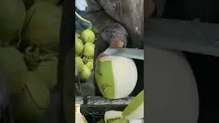 Thumbnail: Dao sắc hay dừa mềm đây_ #nongdan #bocmang #fyp #xuhuong #thorung