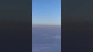 Thumbnail: UFO’s spotted during flight 204 to Amsterdam.
