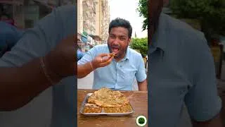 Thumbnail: Khaste Amritsari Kulche at Amrtisari Kulcha Point in Noida | Veggie Paaji #foodshorts #streetfood
