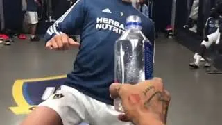Thumbnail: Zlatan Ibrahimovic doing the bottle cap challenge!