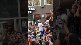 Thumbnail: Man Proposes on Car Roof During Knicks Celebration