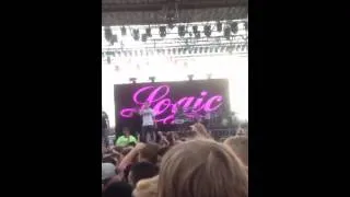 Thumbnail: Logic Breaks Up Fight During Concert