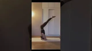 Thumbnail: #yogastretching #yogapose #yogagirl #yogaflow #flexibility #stretching #shorts